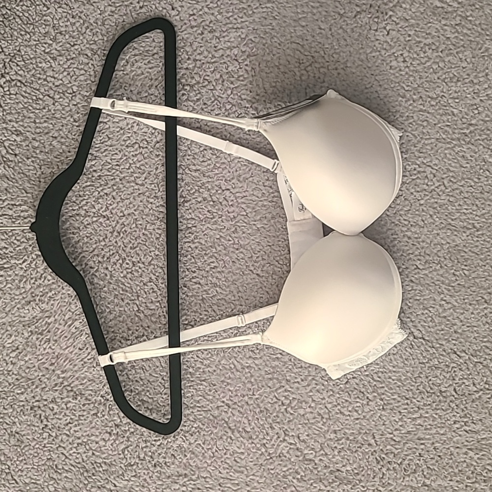 NWT Fredrick’s of Hollywood add 2 cups push up bra! Size 34C